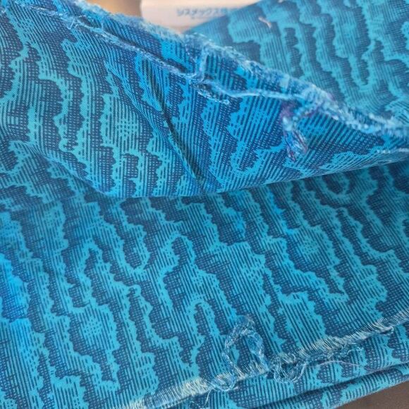 Fabric, Blue Quilting Cotton Waves Prewashed 40" x 25" - Picture 2 of 4